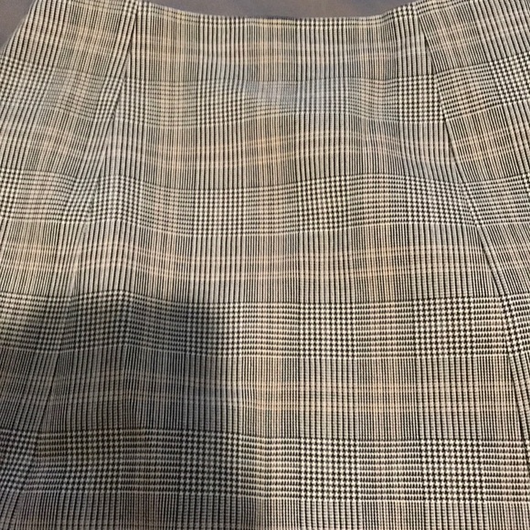 Aritzia Babaton Skirt - Picture 3 of 3